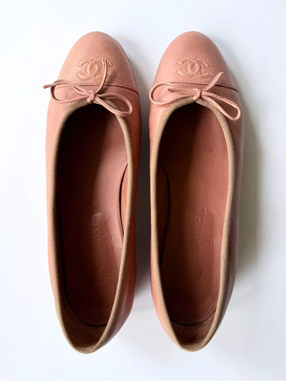 CHANEL Leather CC Cap Toe Ballet Flats with Bow in Orange / Tan Lambskin 38